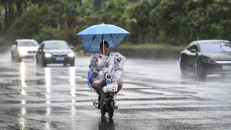 深圳市發(fā)布關(guān)於防禦強降雨的公告