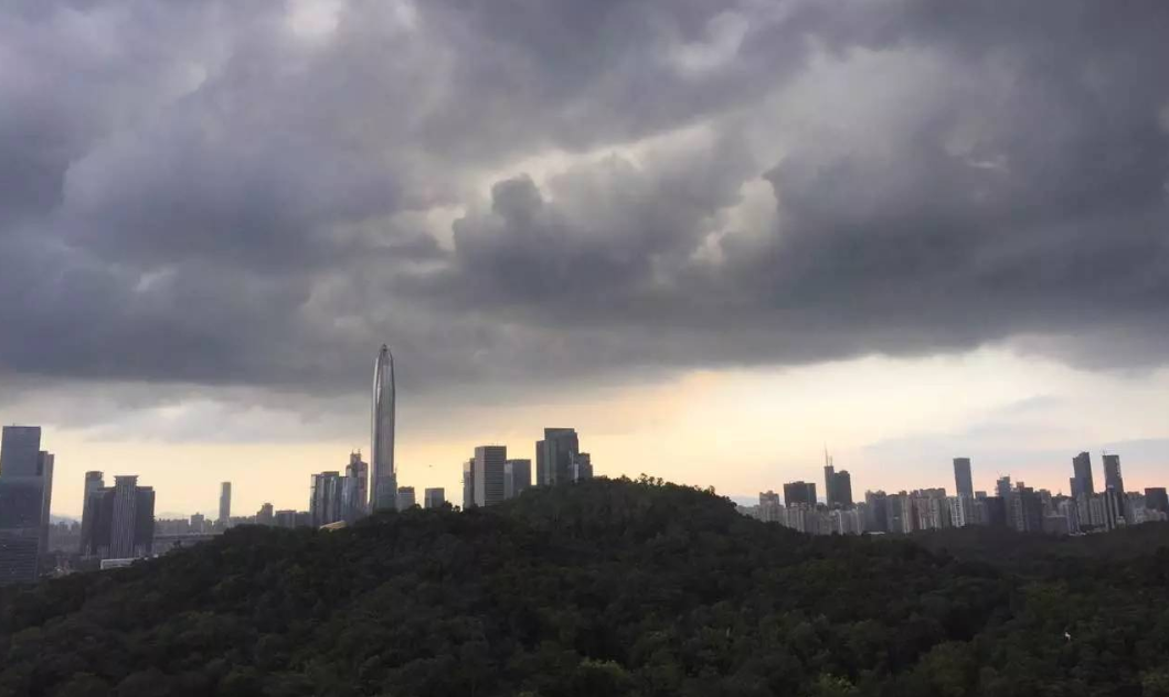 暴雨+8級(jí)大風(fēng)！今夜起深圳天氣將大變！冷空氣正在南下