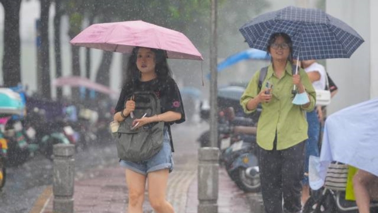 冷空氣給雨水套餐續(xù)費(fèi)三天 廣東人的體驗(yàn)版「秋天」將上線