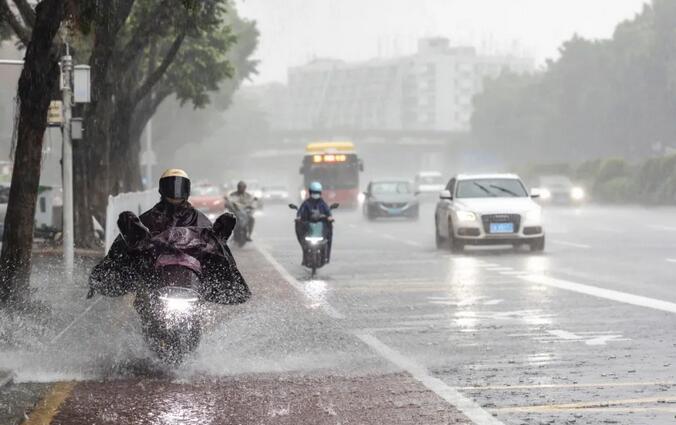 冷空氣攜暴雨來！部分地區(qū)「水浸街」，雨雨雨要下到什麼時候？周末天氣→ 