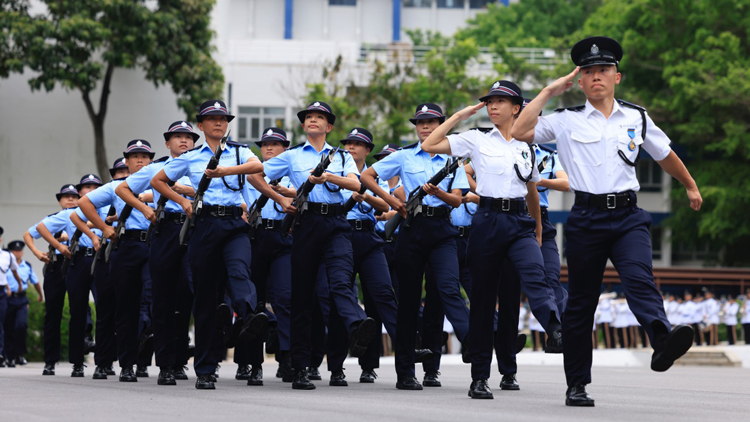 鄭雁雄出席警察結(jié)業(yè)會操 首次由中聯(lián)辦主任擔(dān)任檢閱官