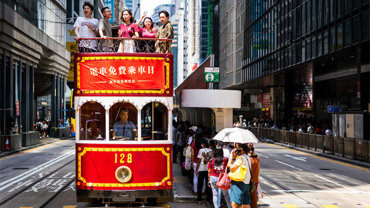 熱烈慶祝中華人民共和國(guó)成立74周年 加多寶集團(tuán)贊助香港電車免費(fèi)乘車