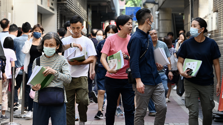 有片｜【街訪】 施政報(bào)告新鮮出爐 市民最關(guān)注什麼？