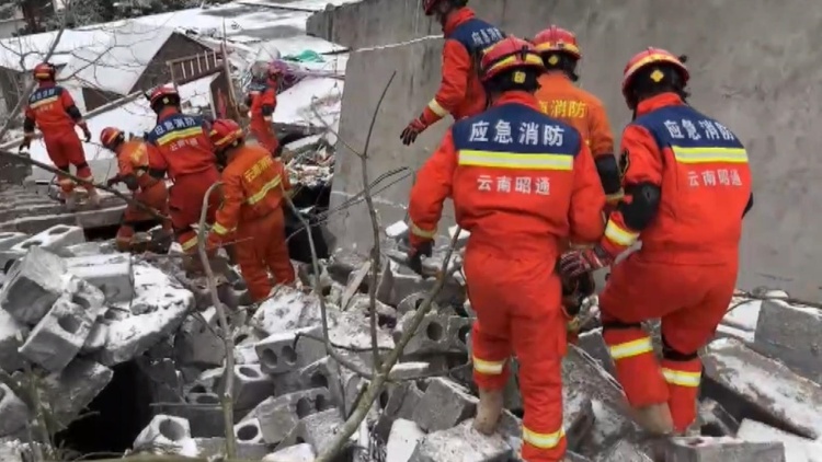 雲(yún)南鎮(zhèn)雄縣涼水村「1·22」山體滑坡 18戶(hù)47人失聯(lián) 救援正在進(jìn)行