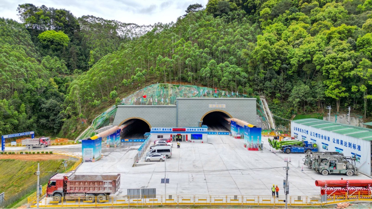 全州至容縣公路(平南至容縣段)項(xiàng)目建設(shè)迎來(lái)「開門紅」