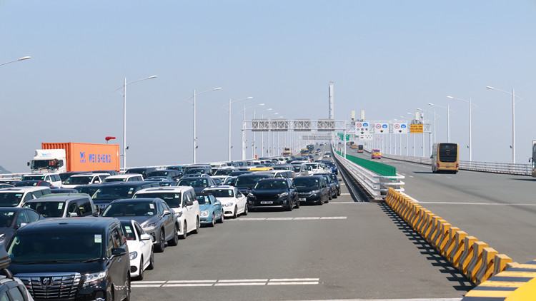 「北上潮」持續(xù)火熱！港珠澳大橋珠海公路口岸客車進(jìn)境通關(guān)量創(chuàng)新高