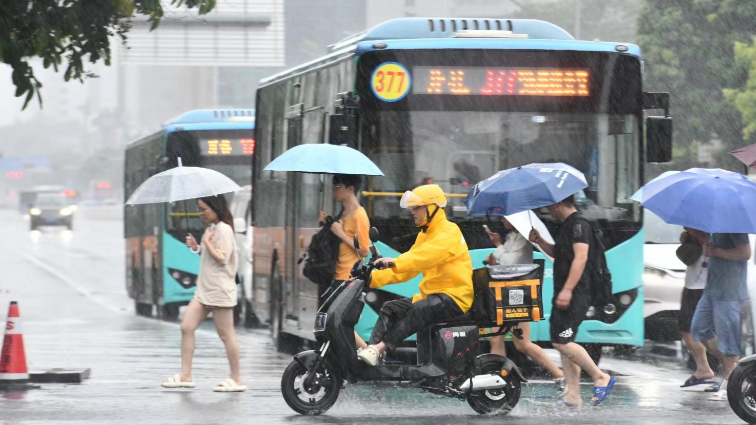 深圳市發(fā)布分區(qū)暴雨黃色預(yù)警信號(hào)