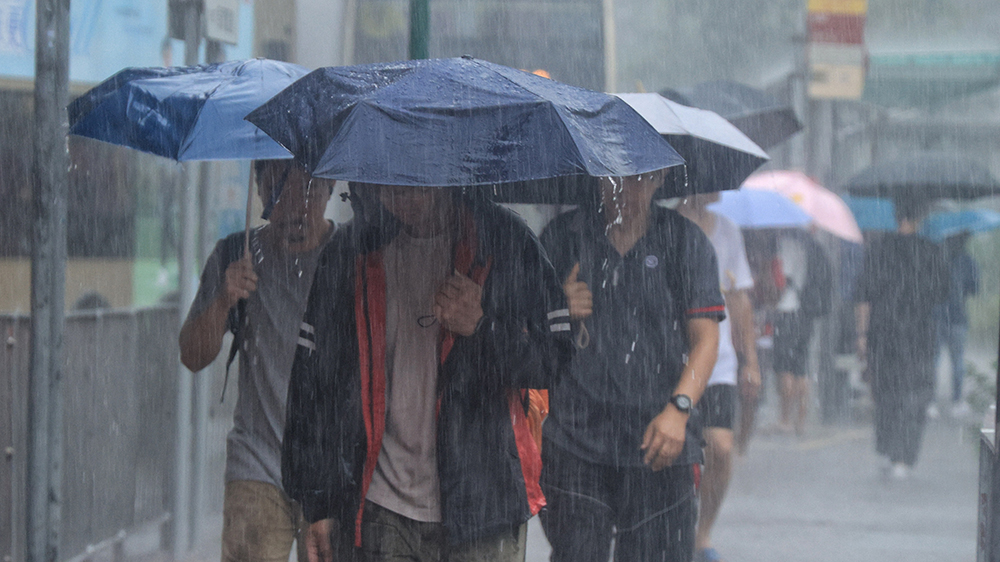 天文臺(tái)發(fā)出黃色暴雨警告信號(hào) 渠務(wù)署籲市民報(bào)告水浸