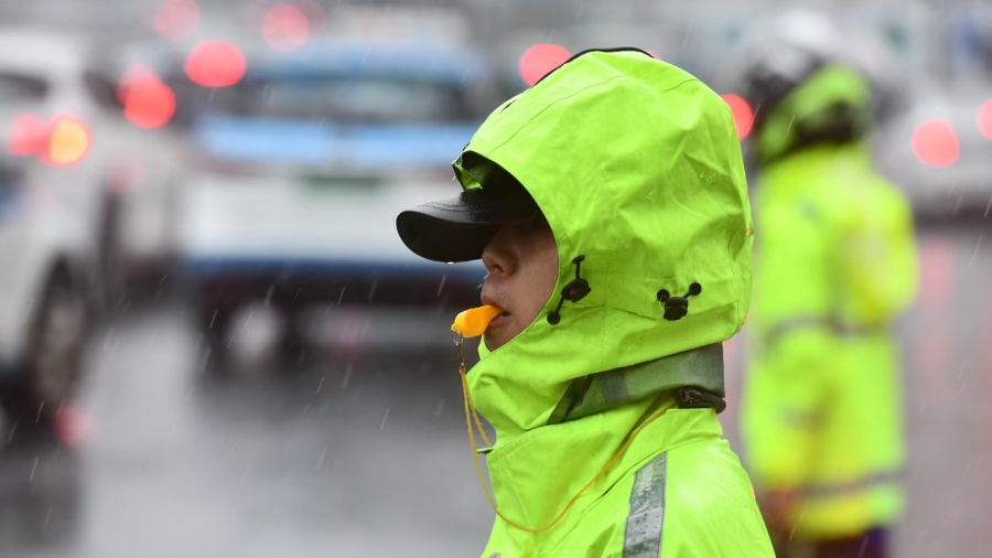 深圳進入暴雨緊急防禦狀態(tài) 部分區(qū)域發(fā)布紅色預(yù)警