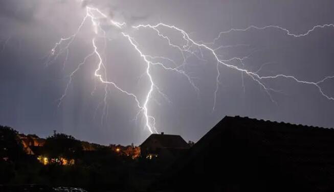 注意！深圳市發(fā)布分區(qū)雷雨大風(fēng)黃色預(yù)警信號