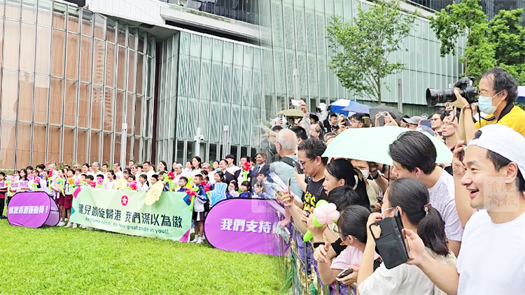 有片｜市民冒雨等港隊奧運健兒 粉絲：振奮人心！