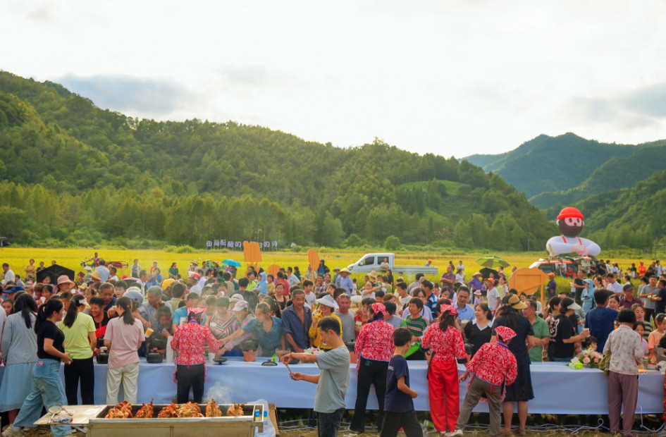 「柯村八大碗」發(fā)布  2024黃山黟縣首屆黑雞美食節(jié)成功舉辦