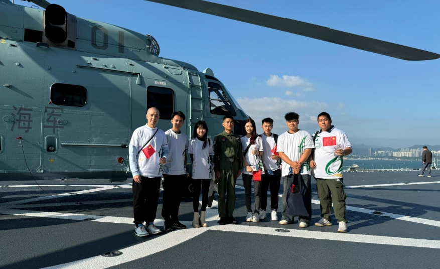 港雋青年親歷海南艦 感受中國(guó)海軍力量