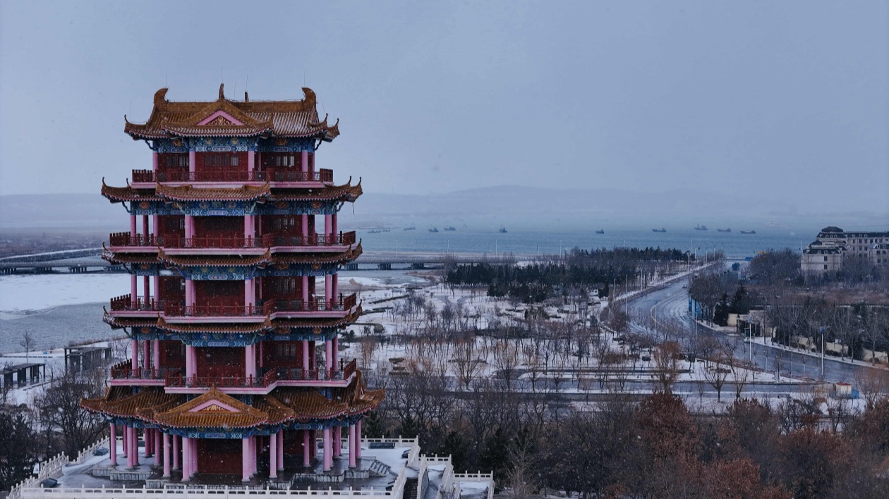 山東牟平：瑞雪迎冬至 生態(tài)沁水河