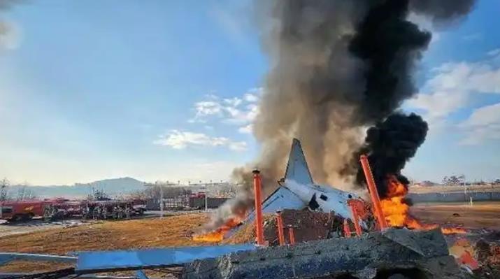 追蹤報(bào)道 | 韓國(guó)墜機(jī)事故已確認(rèn)151人死亡 將封鎖事發(fā)機(jī)場(chǎng)跑道