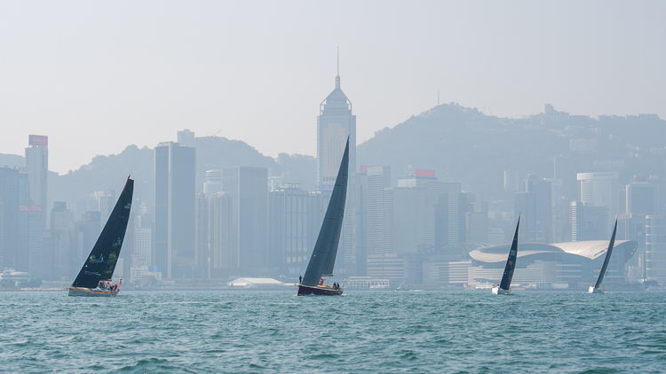 有片 | 「Volvo香港往海南帆船賽」維港掀戰(zhàn)幔 三亞號(hào)目標(biāo)30小時(shí)內(nèi)衝綫