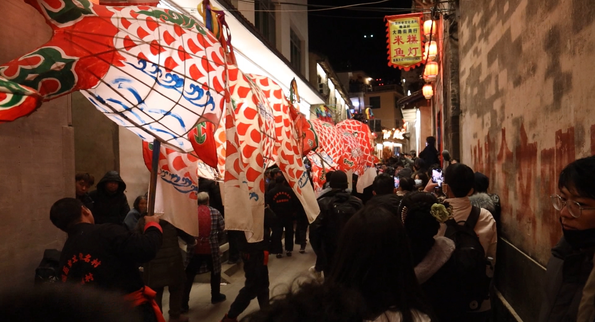 皖歙縣：農(nóng)民「村晚」魚燈搖曳