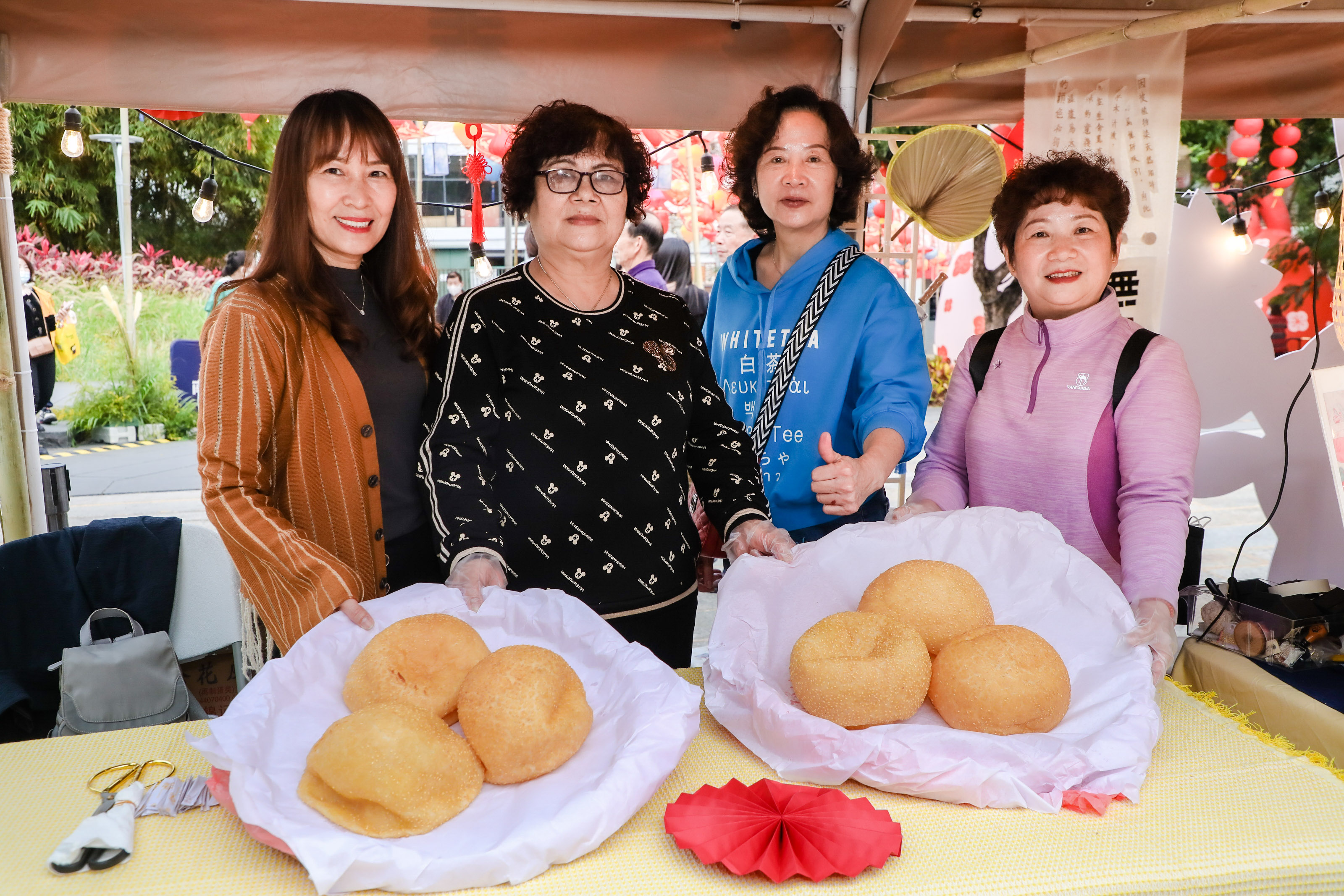 制作傳統(tǒng)美食——煎堆.JPG