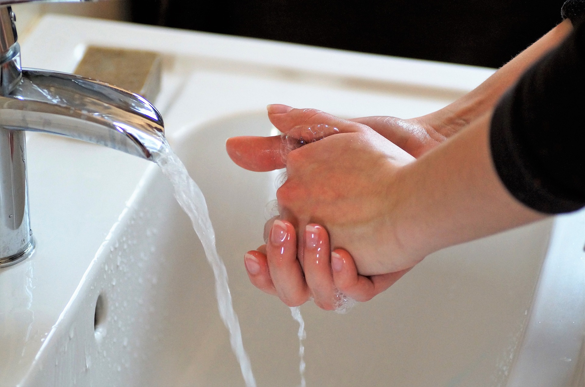 washing-hands-4940239_1920.jpg