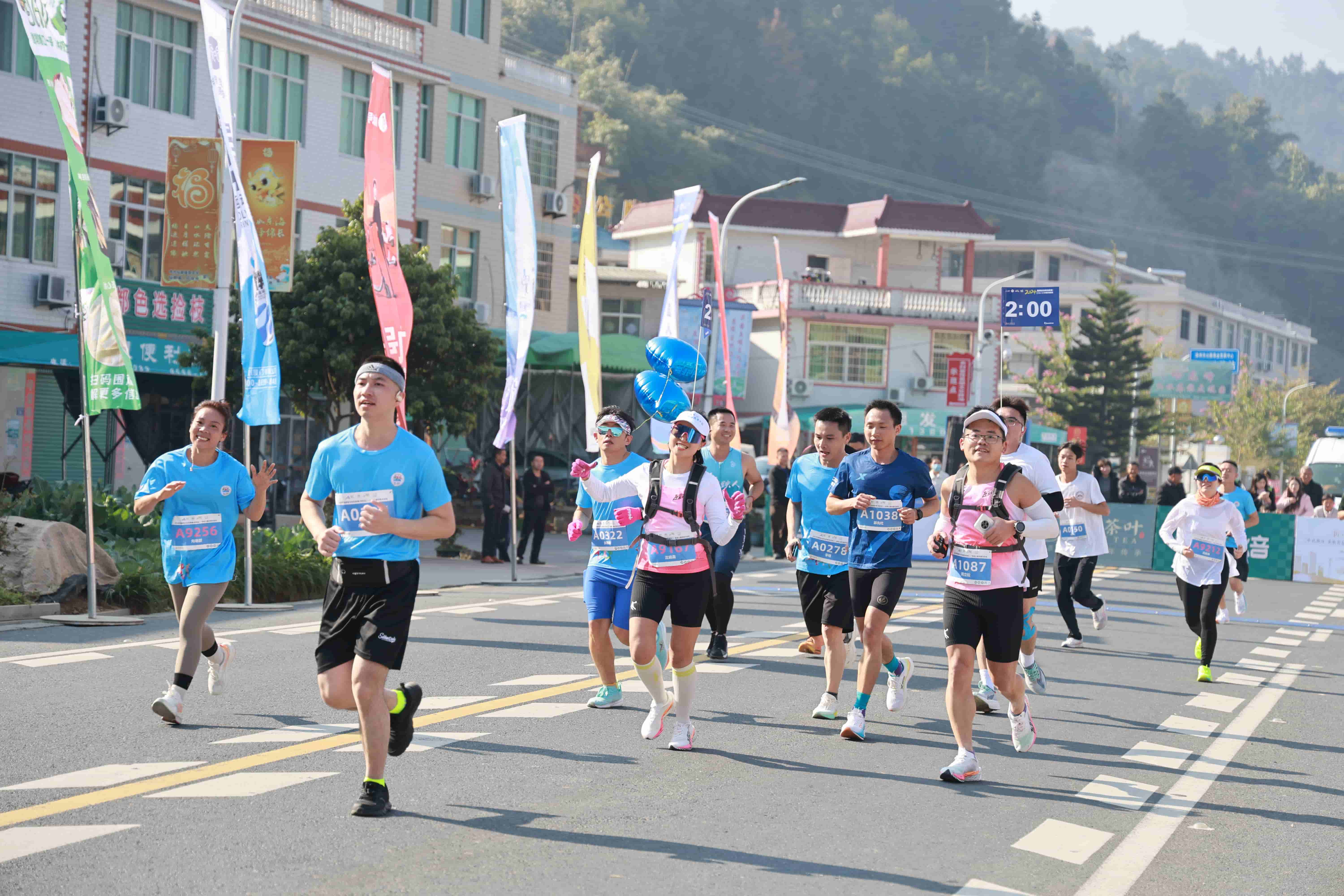 圖2  選手在半程馬拉松奔跑途中.jpg